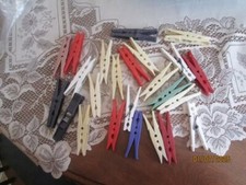 Lot Vtg 60s 70s Pince Plastic Clothes Pins , lot of 20