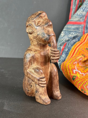 Old Timor Hand Carved Wooden Figure - Picture 8 of 8