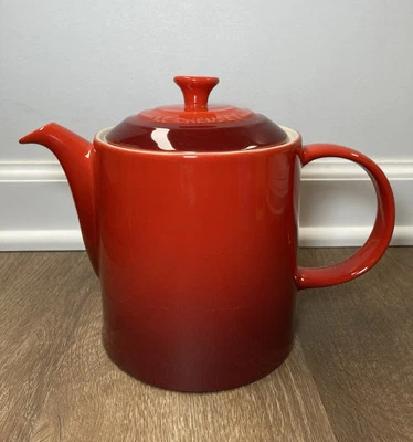 "Cerise" LE CREUSET Grand Teapot 1.3 Liter Large Stoneware *2nd Choice* Cherry