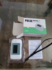 Fingertip Pulse Oximeter LK89 NIB Easy LED Display Strap Instructions Included