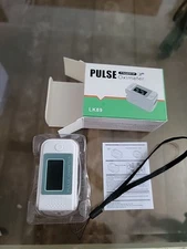 Fingertip Pulse Oximeter LK89 NIB Easy LED Display Strap Instructions Included 