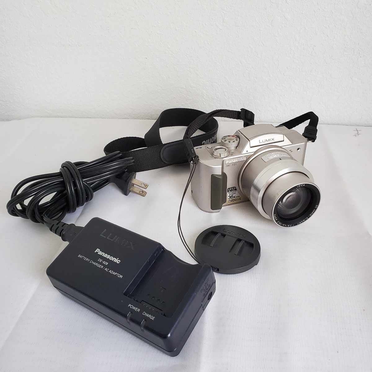 Panasonic Lumix DMC-FZ1 2MP Digital Camera W/ SD Card Battery