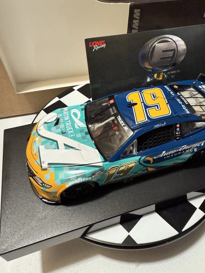 Martin Truex Jr. ELITE #19 Auto Owners Insurance MTJF FOIL # 2022 1/24 Diecast - Image 4 of 4