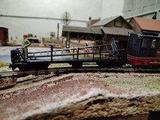 1  WAGON .HO e   . plat  et bas à ranchers .  grumes , rails , .....
