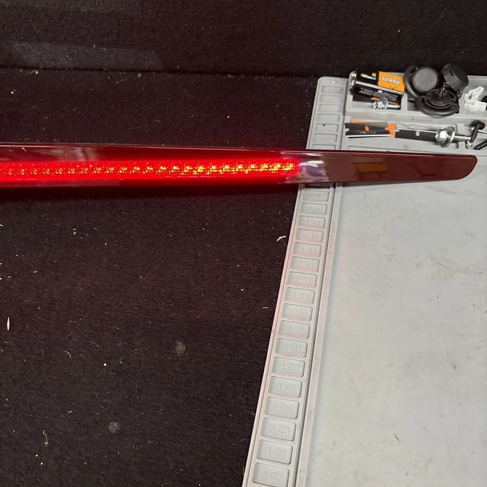 Tercera luz de freno trasera probada 2005 2011 Cadillac STS maletero OEM 20790381 Foto 4 de 4