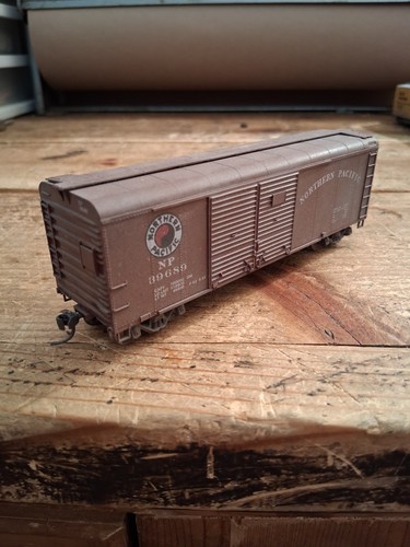 Coche de carga Bowser HO Northern Pacific 40' DD techo redondo mejorado desgastado KD 39689 | Zustand: Used