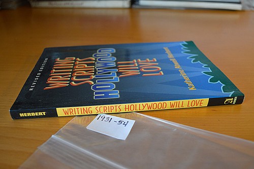 Writing Scripts Hollywood Will Love (Revised Edition, 2000) [193154] - Picture 3 of 4