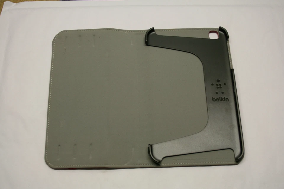 BELKIN CINEMA STRIPE FOLIO CASE SAMSUNG GALAXY TAB 3 8-INCH (RED) - F7P137TTC00 Foto 2 de 4