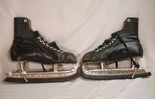 Vintage Aerflyte Hockey Ice Skates w Blade Covers Maple Leaf Men's Size 9 Canada
