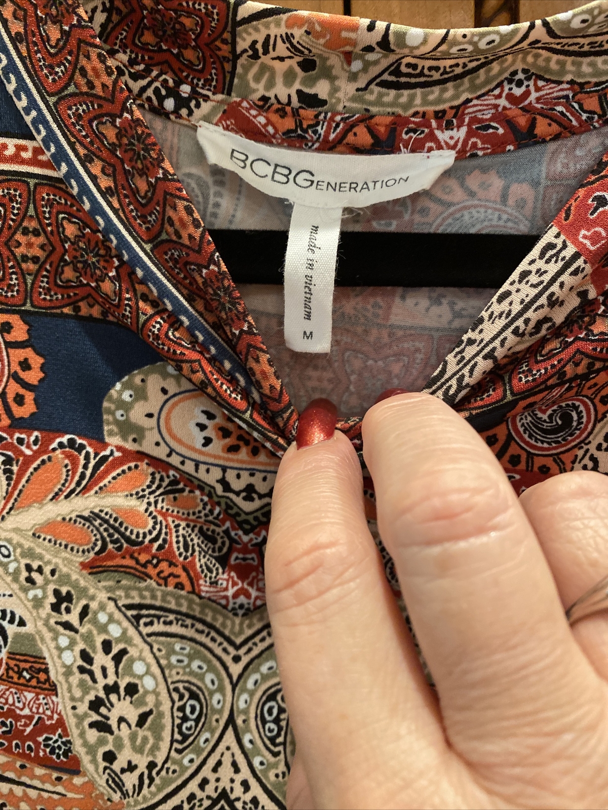 BCBGeneration size M multi patterned short sleeve… - image 2