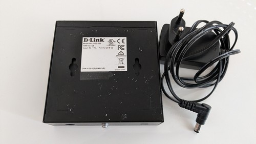 D-LINK DGS-105 5-Port Desktop Gigabit-Netzwerkswitch RJ45 Ethernet Metallgehäuse - Photo 3/3