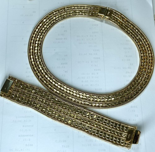 Hobe’ Signed Vintage Gold & Rhinestone Collar & Bracelet Set - Picture 2 of 8