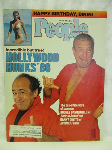 People July 28 1986 Rodney Dangerfield Danny DeVito Christy Brinkley Bikini - Bild 1 von 2