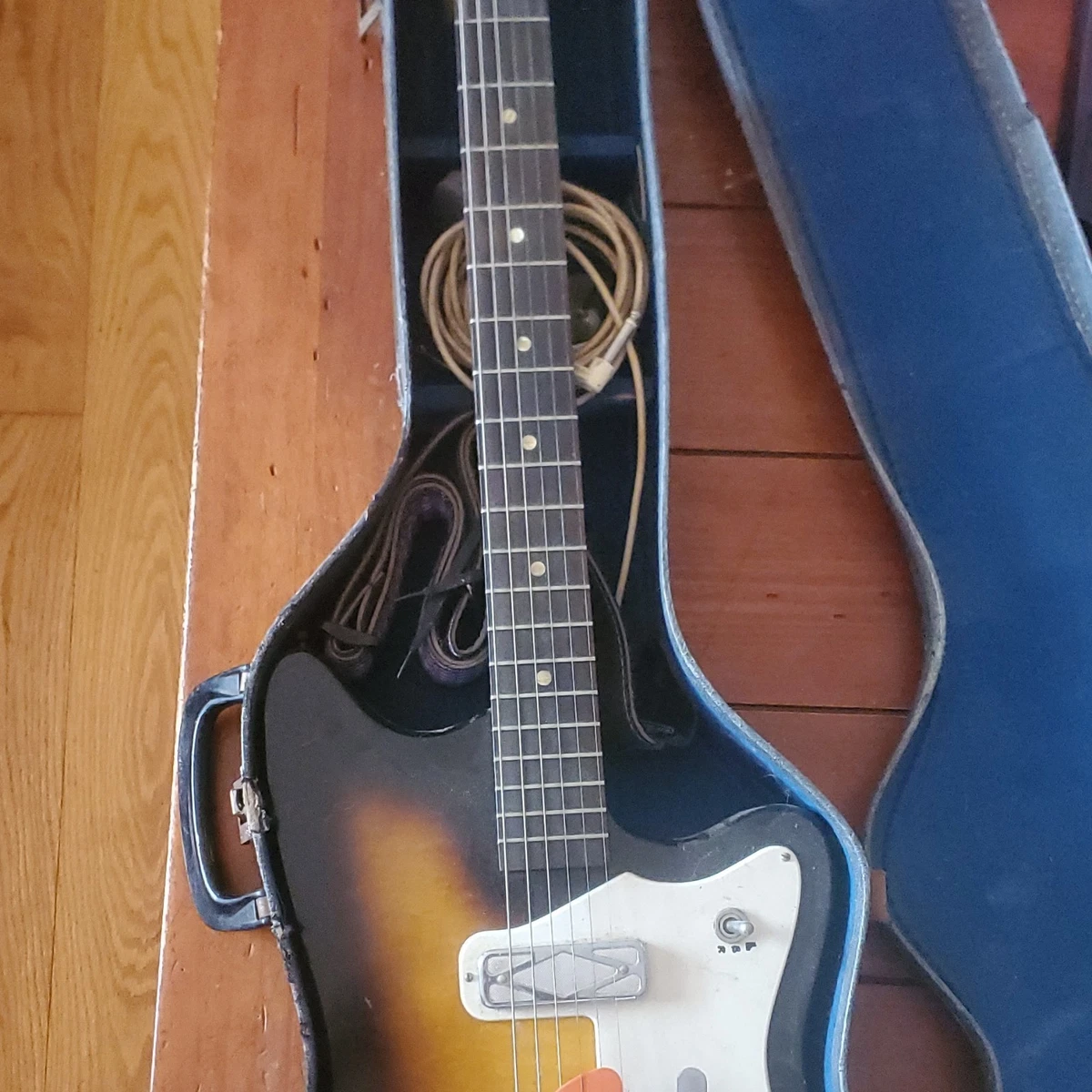 Preços baixos em Guitarras Elétricas Vintage Silvertone | eBay