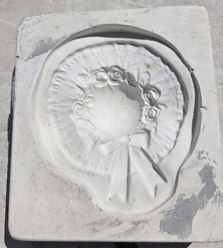 BP 262 MPN BP 262 Plaster Slip Casting Mold Wreath Cameo Ceramic Pottery