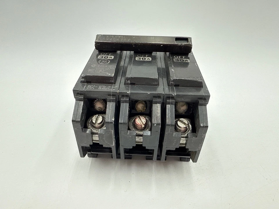 GE THQB32030 Circuit Breaker 30A 3P 240V 3PH THQB Bolt On 30 Amp 3 Pole Used - Image 3 of 4