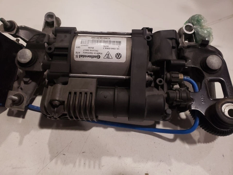 2013 Porsche Cayenne - Air Suspension Compressor - 11-18 OEM 7P0616006F - Image 3 of 4