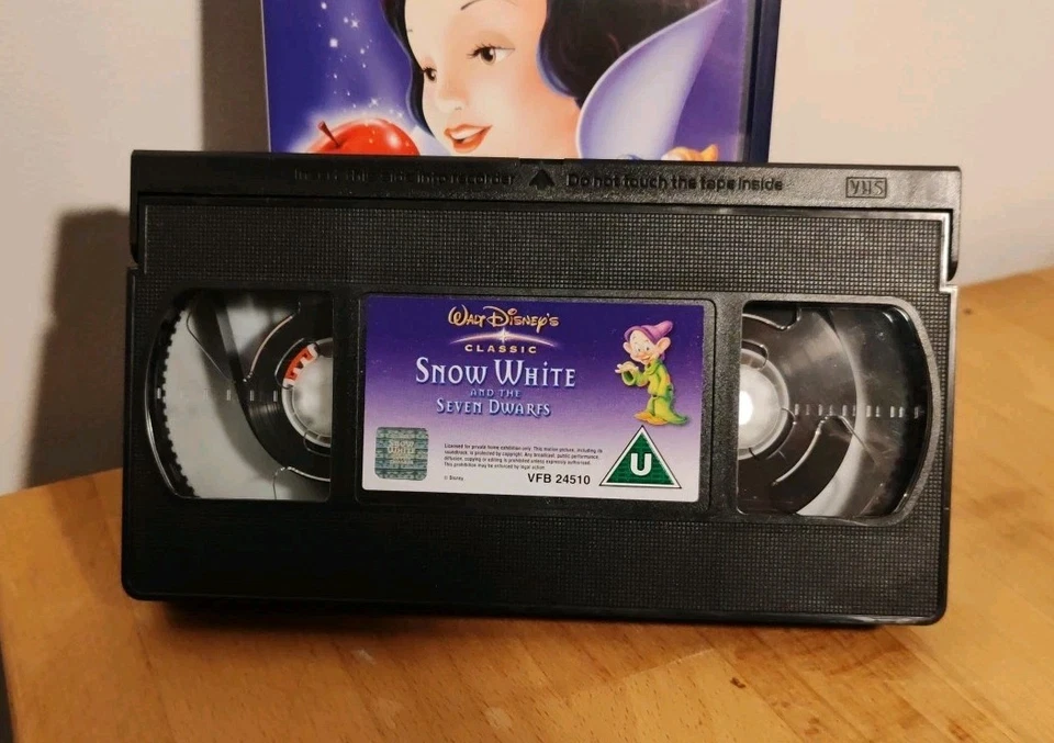 Snow White and The Seven Dwarfs - 2001 - VHS Special Edition - Disney's Classics - Image 3 of 4