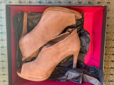 Vince Camuto Suede Rora Peep-Toe Booties sz 10M NWB