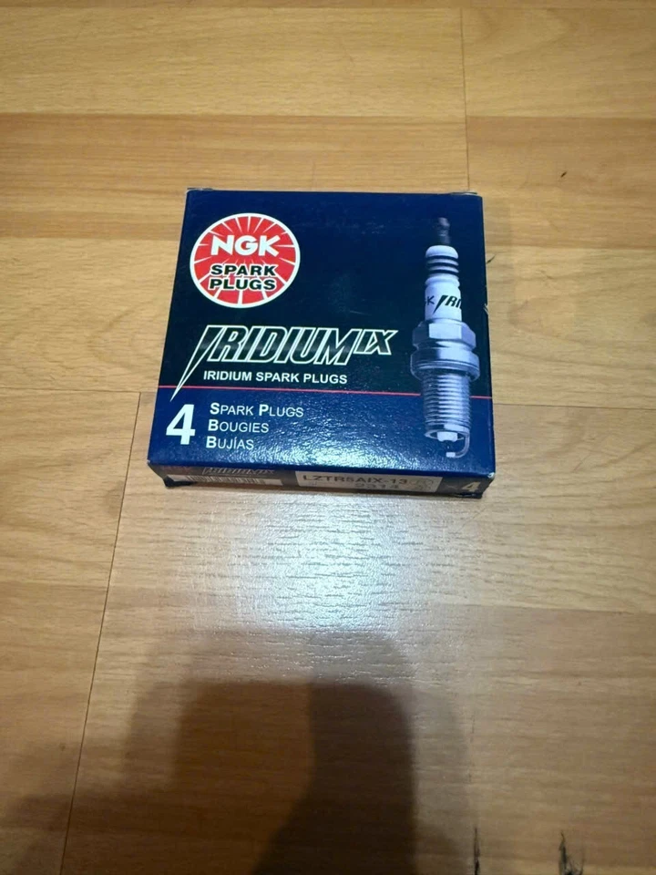 Paquete de 4 bujías NGK Iridium IX 2003-2005 para Dodge Neon 2,4 L L4 PS 2314 Foto 2 de 2