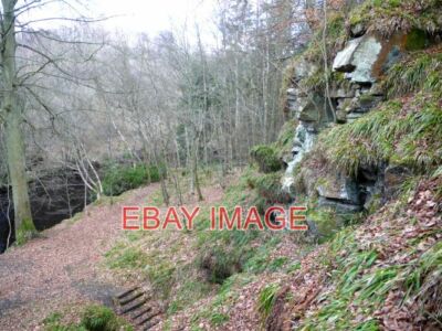 FOTOLORT DER HARTBURN GROTTE DIE GROTTE IST IN DIE SANDSTEINKLIPPE geschnitten