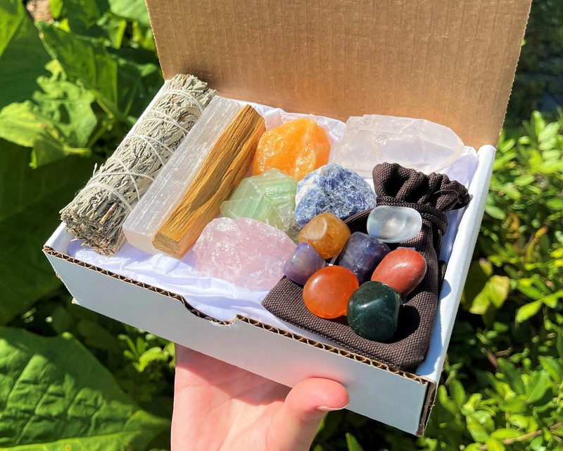 Crystal Healing & Cleansing Kit 15 pcs Box Set: Stones Smudge Palo & Directions