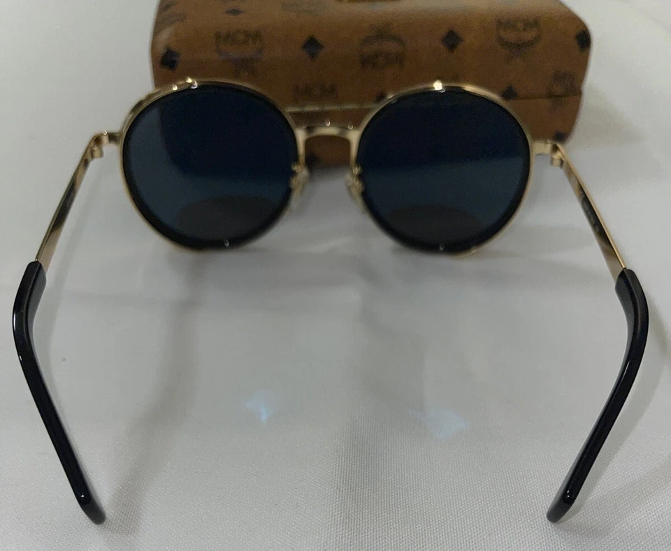 Gafas de sol MCM para hombre con lente dorada negra edición limitada 🔥 Foto 3 de 4