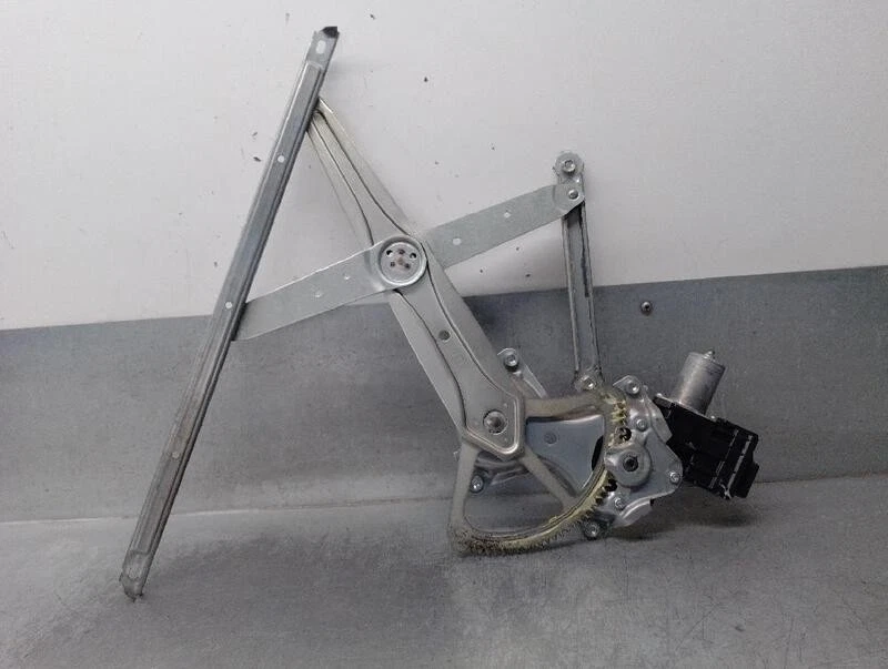 8571060351 alzacristalli anteriore destro per LEXUS CT (ZWA10 ) 2010 4911433 - Immagine 2 di 4