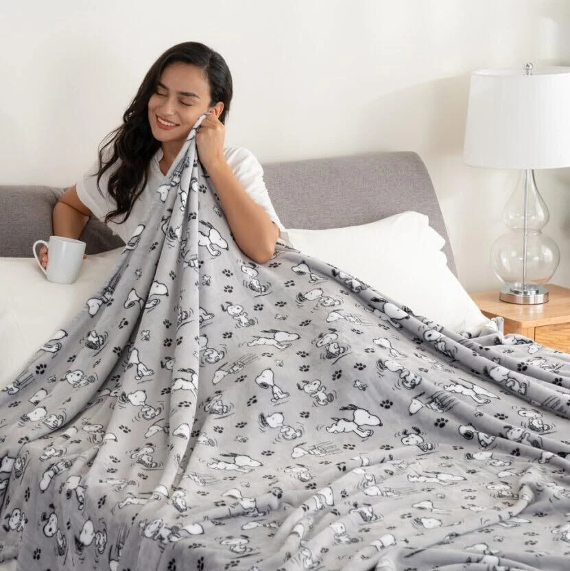 Peanuts® VelvetLoft® Niedlicher Charakter Snoopy Plüschdecke - Bild 4 von 4