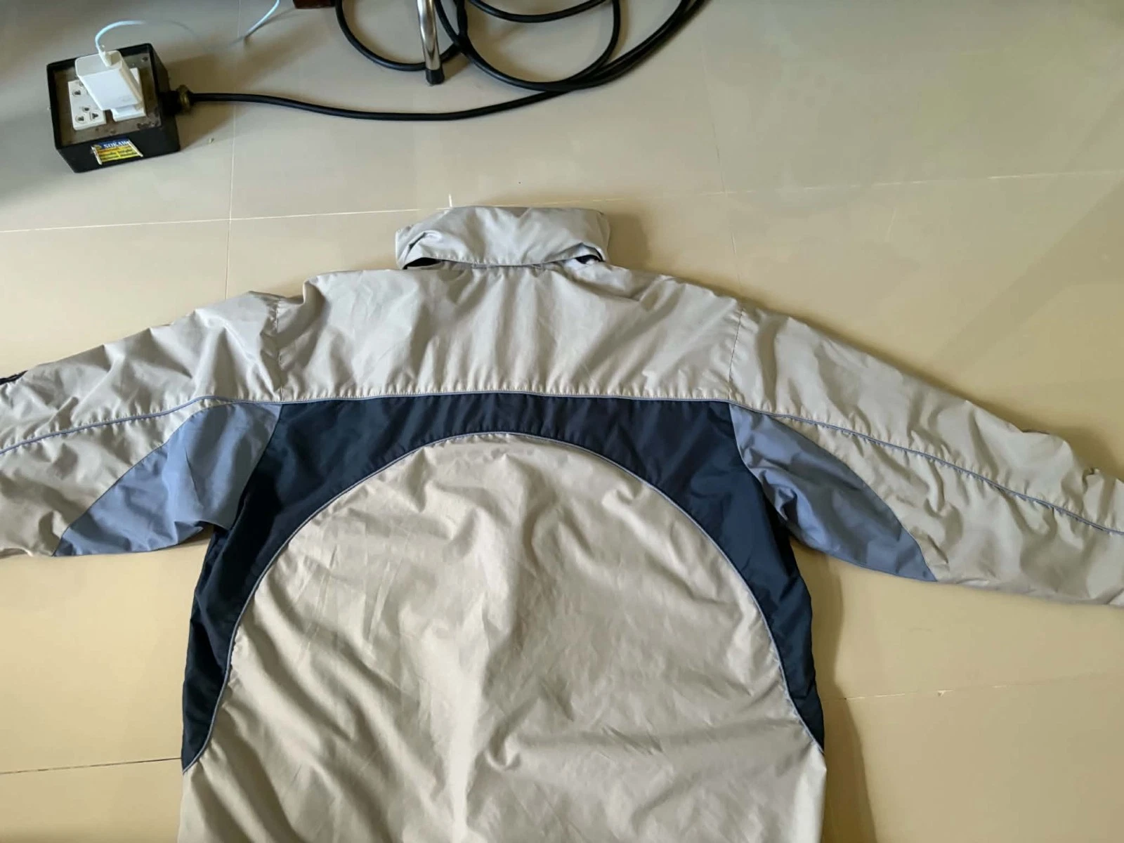 Vintage Quicksilver windbreaker jacket - product detail image 4
