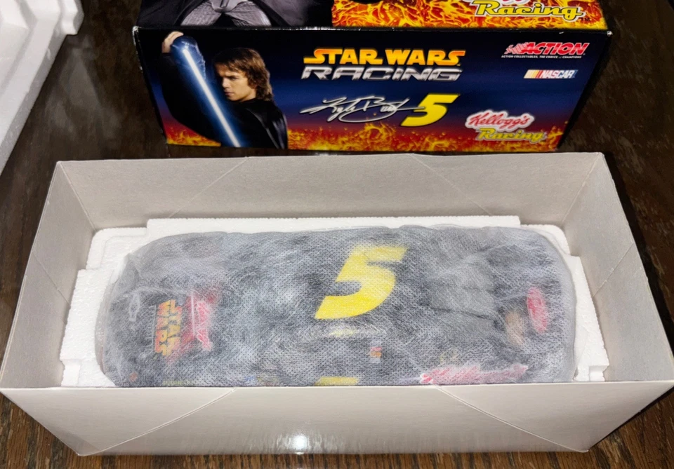 Экшн-автомобиль KYLE BUSCH NASCAR масштаб 1:24 2005 Monte Carlo Kellogg's Star Wars III - Изображение 2 из 4