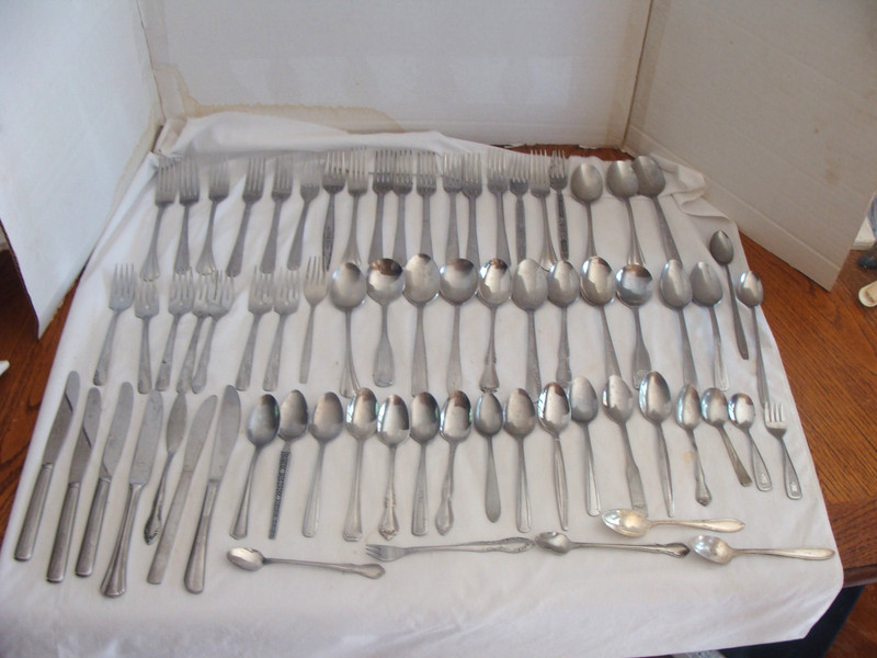 Lot Of 72 Mismatched Stainless Flatware Forks, Knives,Teaspoons,Etc - Crafts