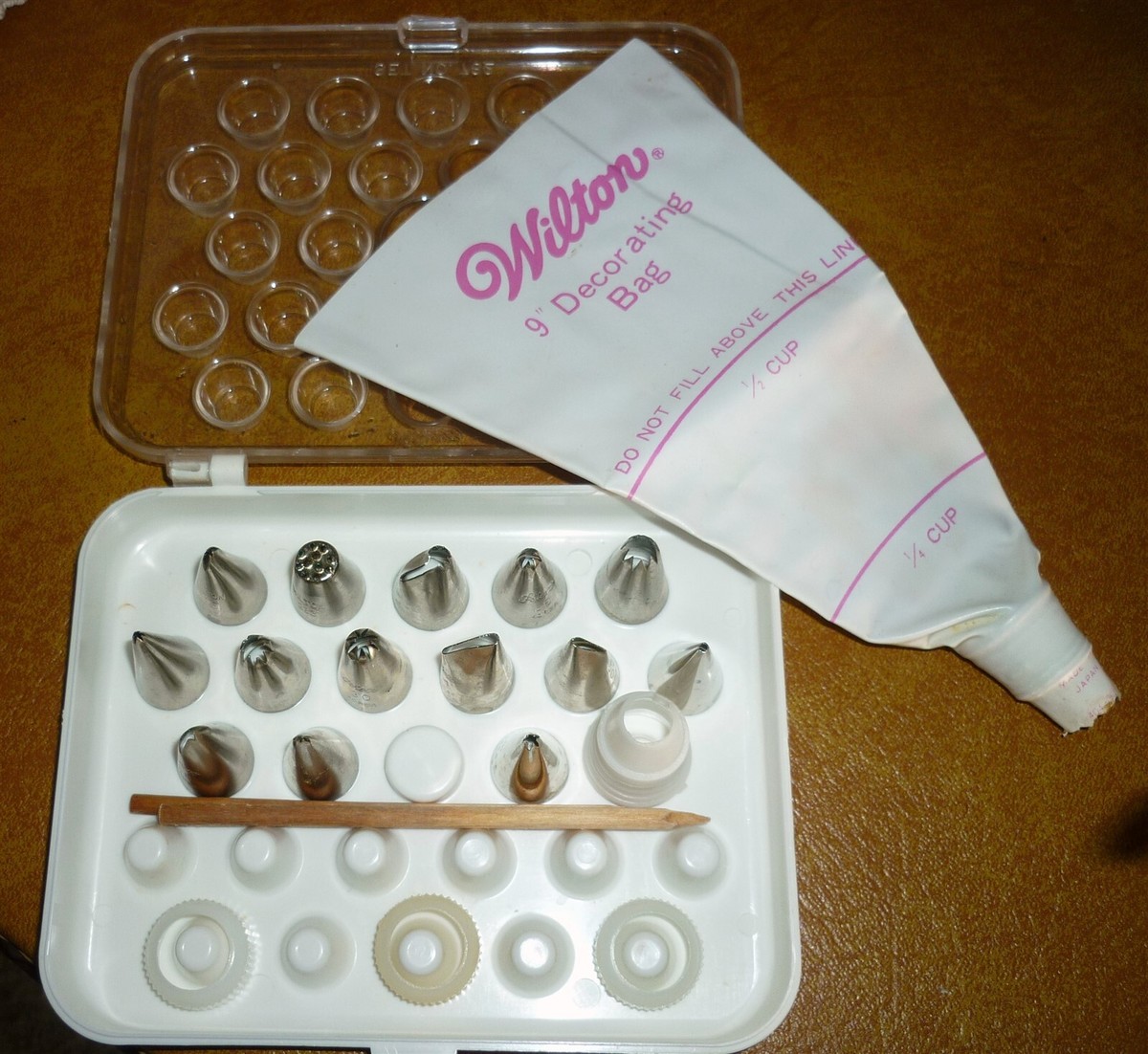 ATECO WILTON CAKE DECORATING TIPS 14 ASSORTED TIPS COUPLER BAG