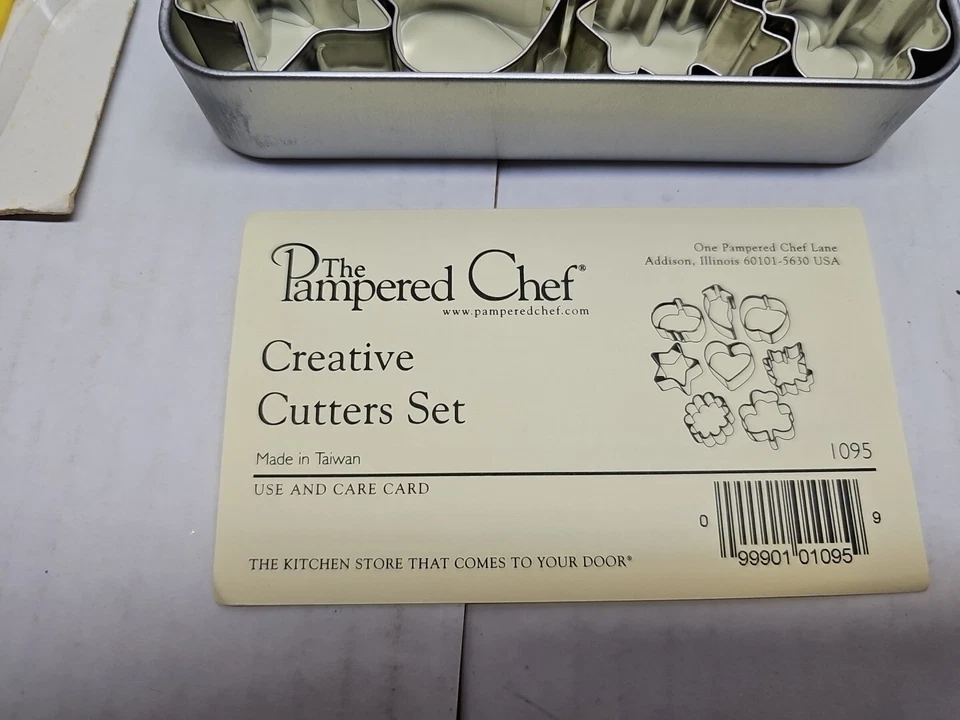 Pampered Chef Creative Cutters  Set of 8 Storage Tin & Plastic Stars Cookie Cut - Image 3 of 4