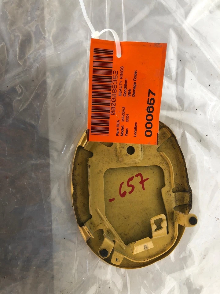 MAZDA 3 2004 hatchback puerta del tanque de combustible amarillo pintura código: J4 OEM Foto 3 de 4