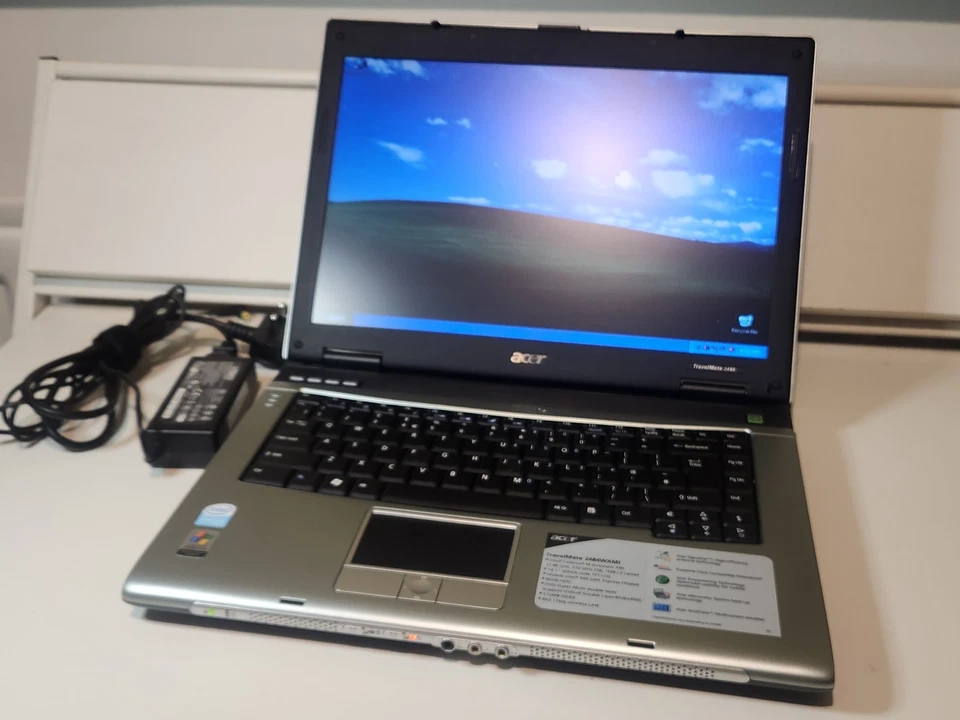 Retro XP Laptop Acer TravelMate 2480 Intel Celeron , 512MB Ram DVD DRIVE  - Image 3 of 4