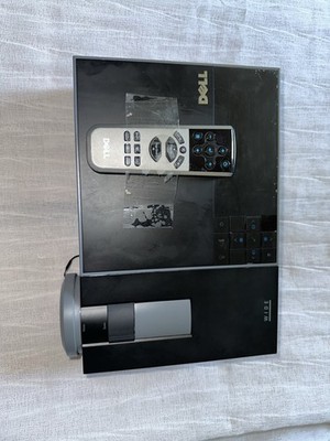 Dell 1610HD VGA DLP Front Conference Room Projector With Remote. Slightly Used