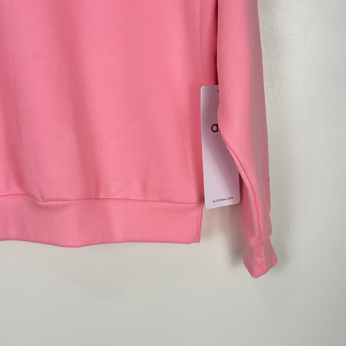 Alo Yoga Accolade Crew Neck Pullover Sweatshirt -Neon Bubblegum