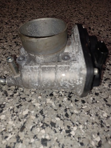 Nissan/Infiniti Throttle Body Hitachi Sera 526-01 OEM - Used - Picture 2 of 15