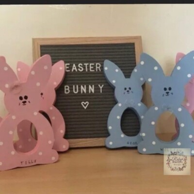 Personalisierter Eierhalter Osterhase Kinder/Creme aus Holz