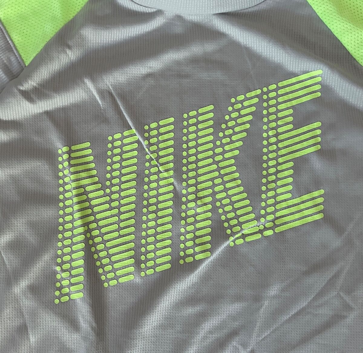 NWT Nike Boys YXL Dark Gray/Light Gray/Neon Light Green Dri NWT Nike Boys YXL Dark Gray/Light Gray/Neon Light Green Dri