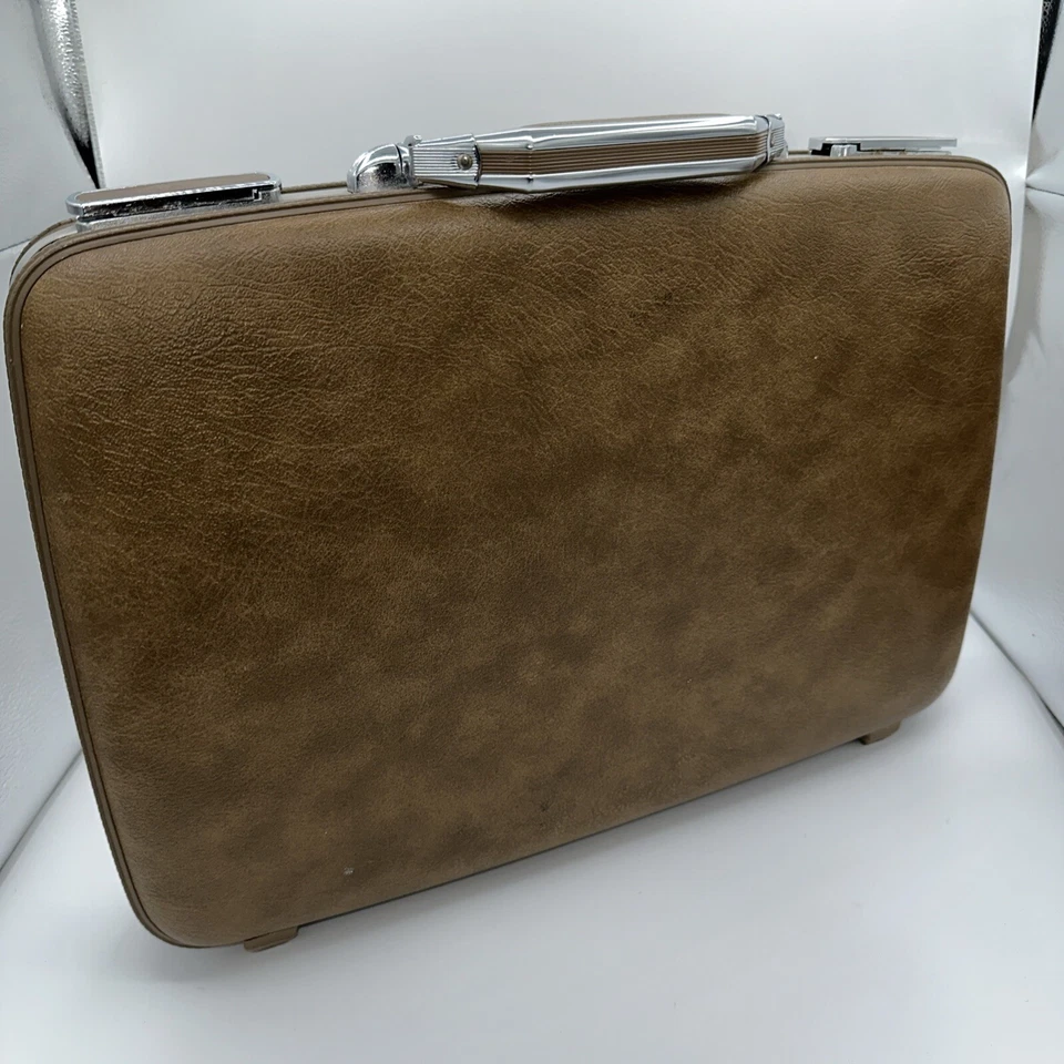 Vintage American Tourister Escort Briefcase PAT. 189366 1960’s Hard Shell Tan - Image 2 of 4