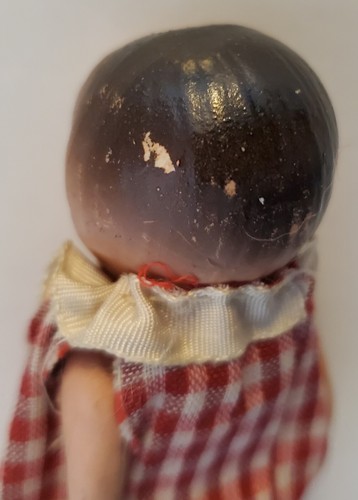 Bambola vintage anni '30 snodata bisque miniatura 4 pollici vestito originale Giappone (#2) - Foto 6 di 14