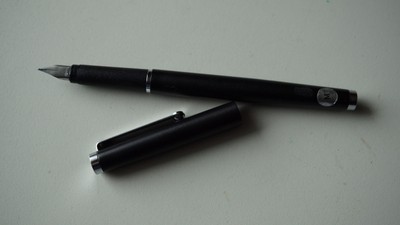 rOtring Patronenfüller mit Edelstahl-Feder  M