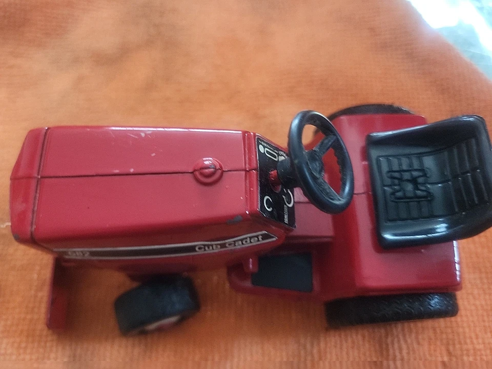 1/16 Scale Cub Cadet  382 W/ Blade Displayed  No Box - Image 4 of 4