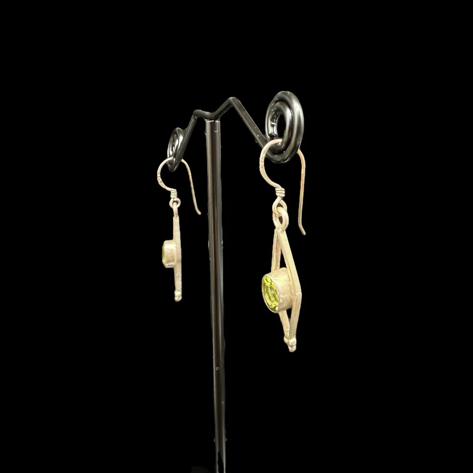 Pendientes colgantes vintage de peridoto de plata esterlina 925 Estate de 1,5 pulgadas Foto 3 de 4