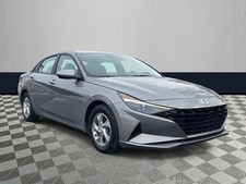 2023 Hyundai Elantra SE IVT