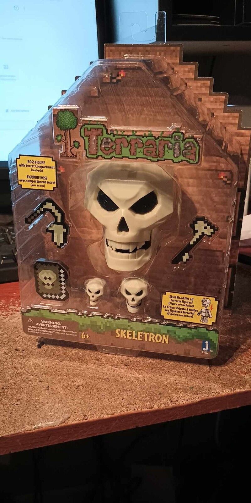 Terraria Deluxe Boss Pack: Skeletron Boss with Accessories