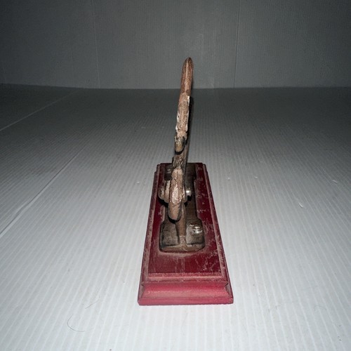 Vintage Wood and cast iron Squirrel Nut Cracker - Picture 5 of 10
