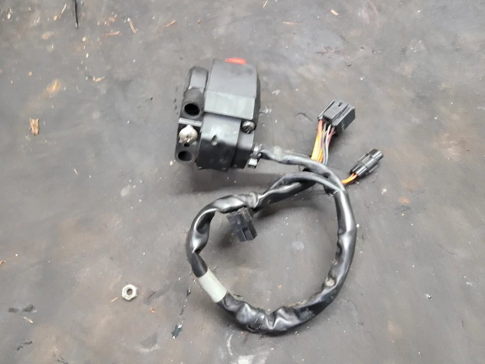 Interruptor de manillar de control izquierdo Suzuki GSXR 750 GSX-R 750 2013 señal de giro Foto 3 de 3